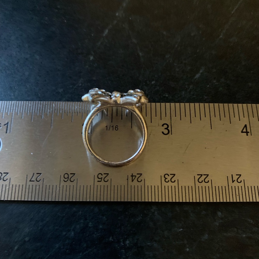 AVON | Rhinestone Silver Metal Bow Ring - Picture 4 of 4